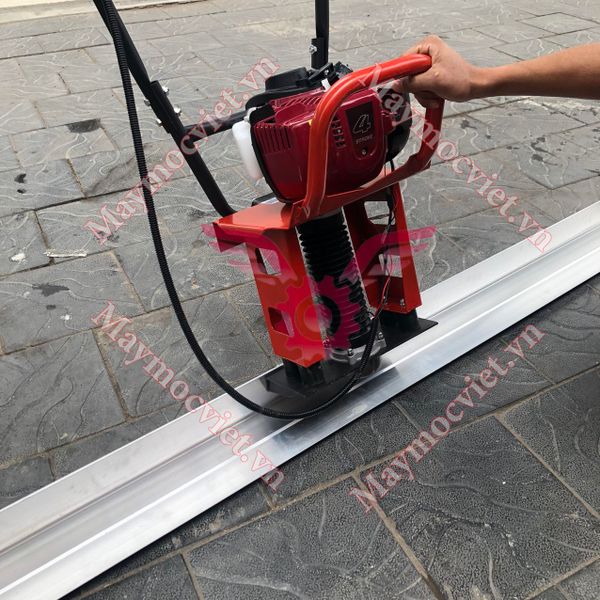Máy đầm thước động cơ Honda GX35 2M