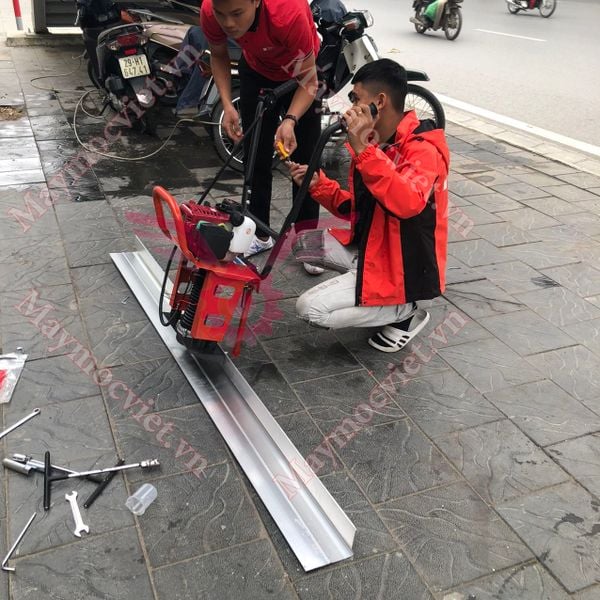 Máy đầm thước động cơ Honda GX35 2M