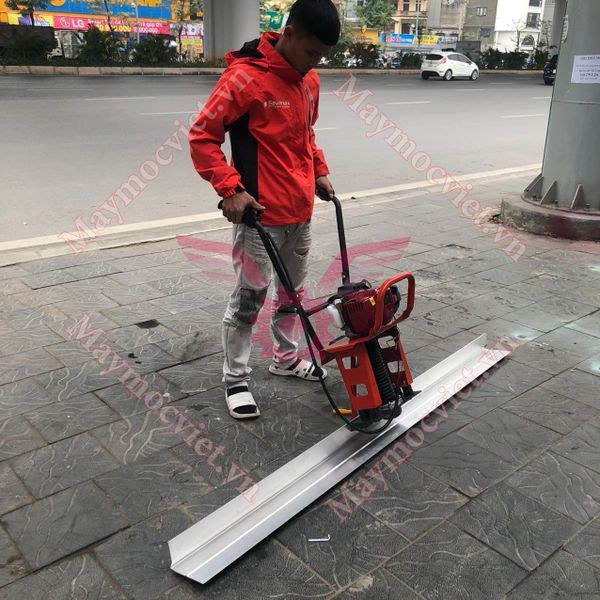 Máy đầm thước động cơ Honda GX35 4M