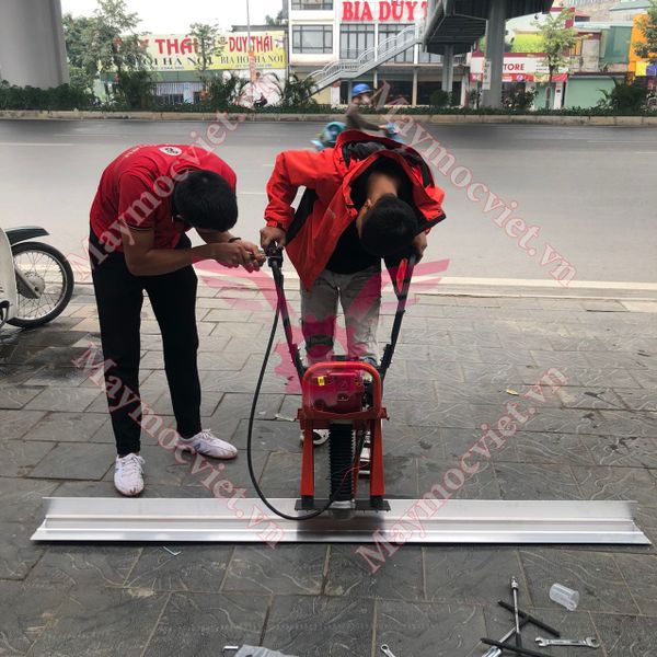 Máy đầm thước động cơ Honda GX35 2M