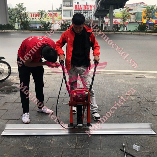 Máy đầm thước động cơ Honda GX35 4M