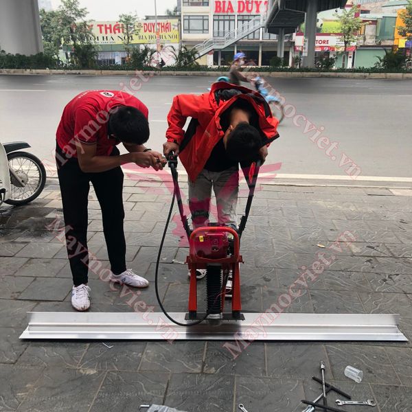 Máy đầm thước động cơ Honda GX35 4M