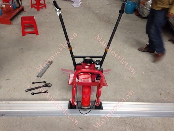 Máy đầm thước động cơ Honda GX35 3M