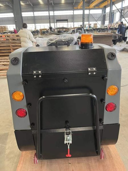 Xe quét rác ngồi lái Kumisai KMS-S5