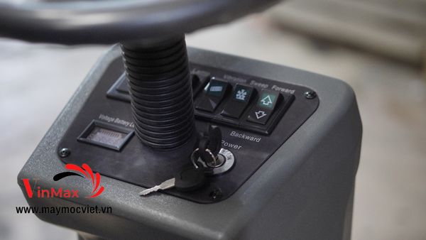 Xe quét rác ngồi lái Kumisai KMS-S5