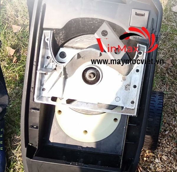 Máy băm cành lá cây mini chạy điện Vinmax VMB2400