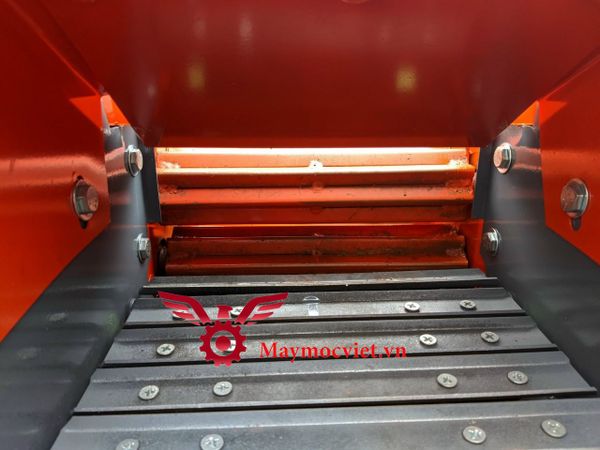 Máy băm cỏ băng tải VM250