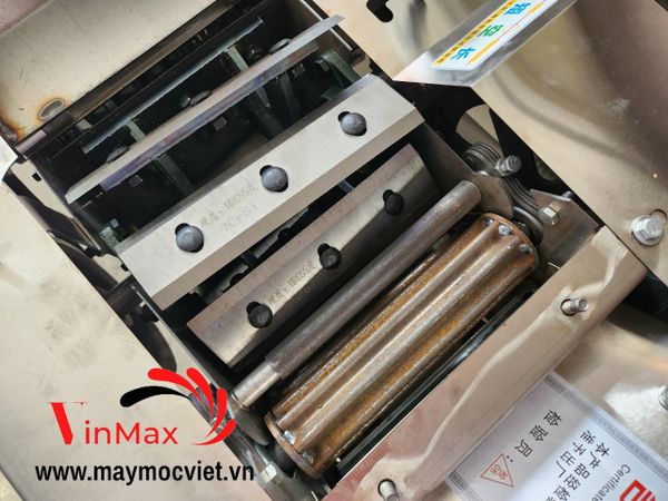 Máy băm cỏ voi có băng tải chất liệu inox VMB304