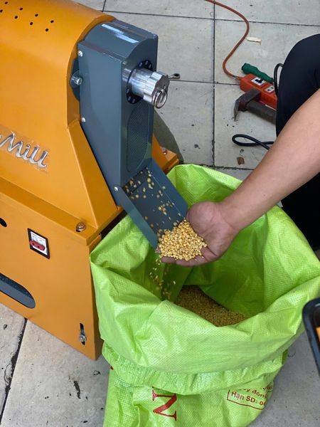 Máy bóc vỏ, xát vỏ đậu nành Turbo TBYL40