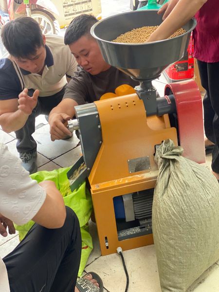 Máy bóc vỏ, xát vỏ đậu nành Turbo TBYL40