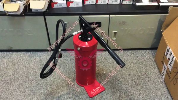 Máy bơm mỡ bằng tay 4kg model YT 07061