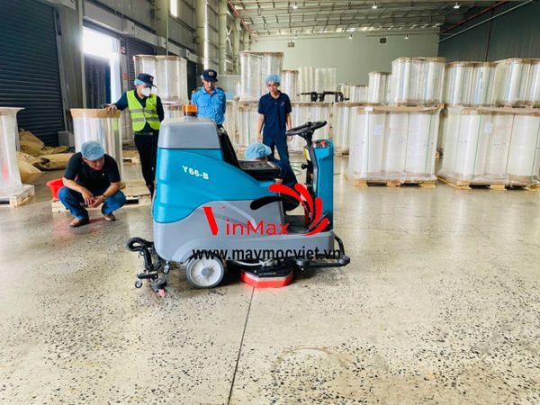 Máy chà sàn ngồi lái HiClean Y66B ( acquy )