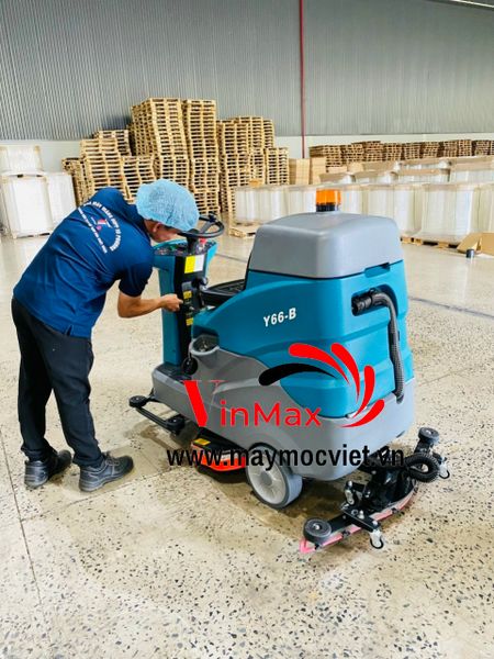 Máy chà sàn ngồi lái HiClean Y66B ( acquy )