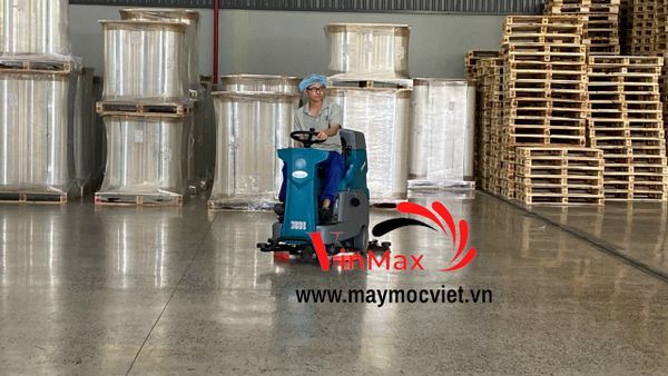 Máy chà sàn ngồi lái HiClean Y66B ( acquy )