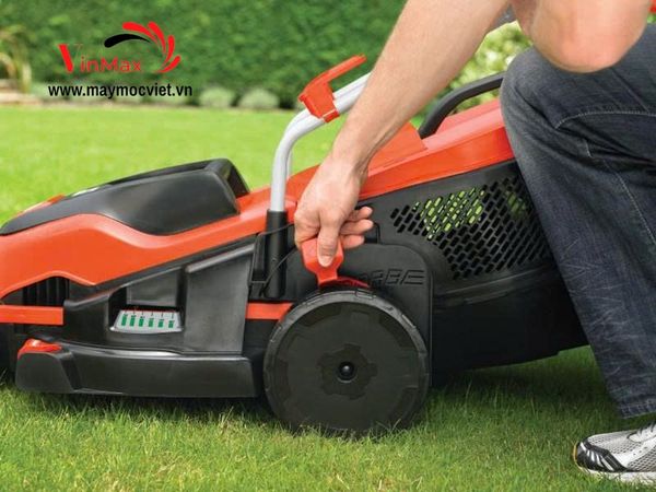 Máy cắt cỏ xe đẩy Black & Decker BEMW471BH-B1