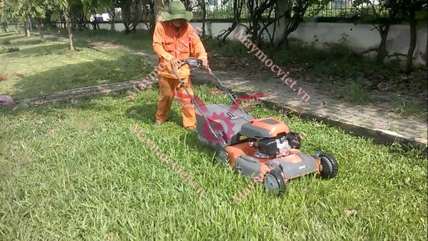 Máy cắt cỏ đẩy tay Husqvarna LC 356 AWD