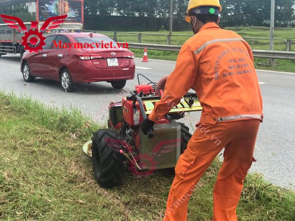 Máy cắt cỏ mâm xoay đa năng Kawasaki BM91 dầu đề nổ 13HP