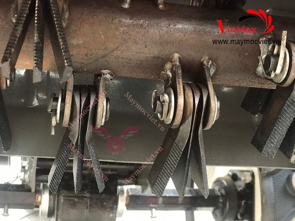 Máy cắt cỏ trục băm 10hp đề nổ Kawasaki VMTB100D