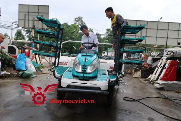 Máy cấy lúa 8 hàng chạy dầu Kubota NSD8