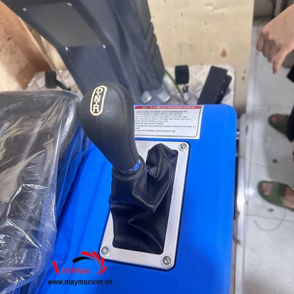Xe Quét Rác Ngồi Lái KRAFFER KF260