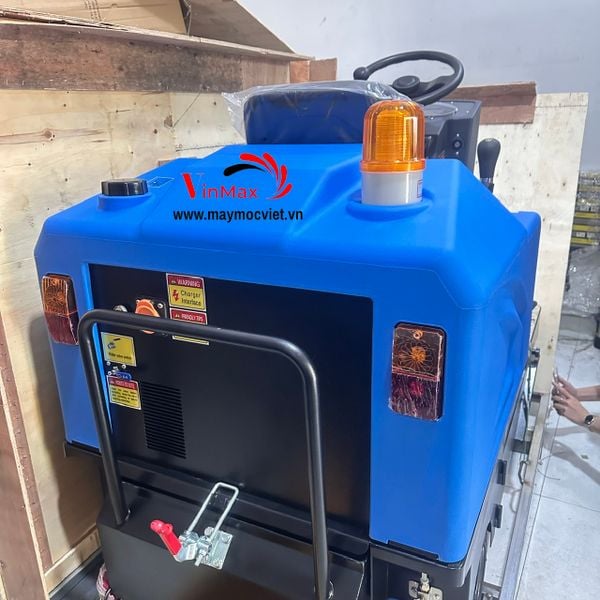 Xe Quét Rác Ngồi Lái KRAFFER KF260