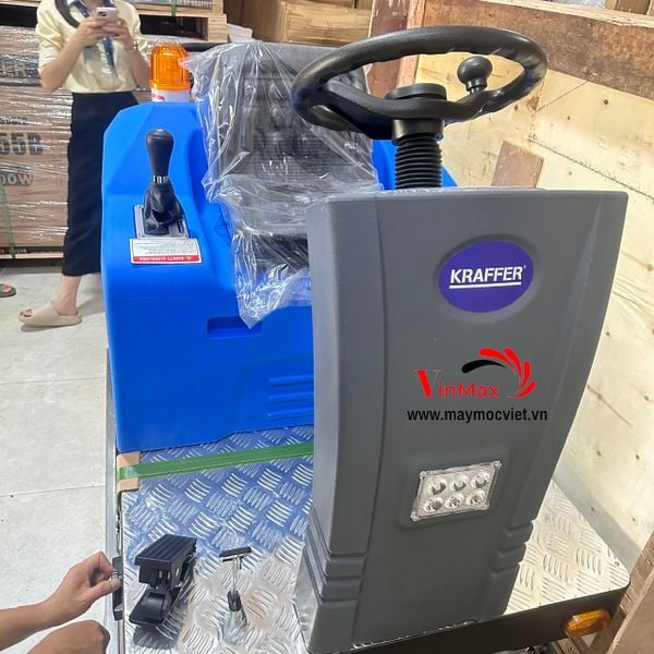 Xe Quét Rác Ngồi Lái KRAFFER KF260