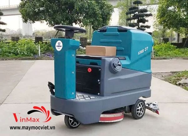 Máy chà sàn ngồi lái Kumisai KMS D7