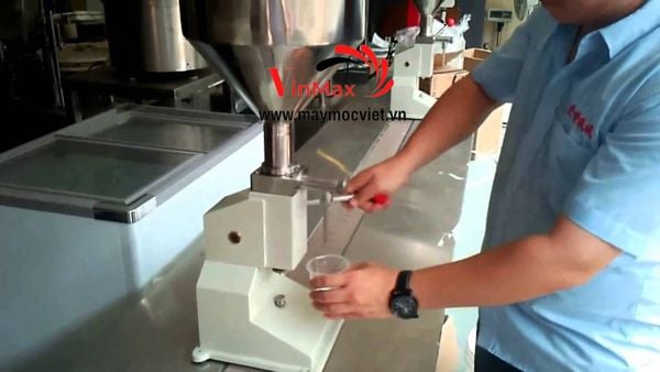 Máy chiết rót dung dịch, chất lỏng VMCR50