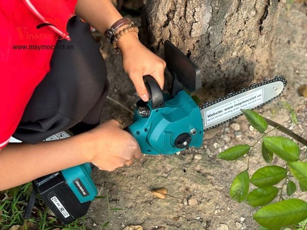 Máy cưa xích dùng pin 21V Turbo TBC21