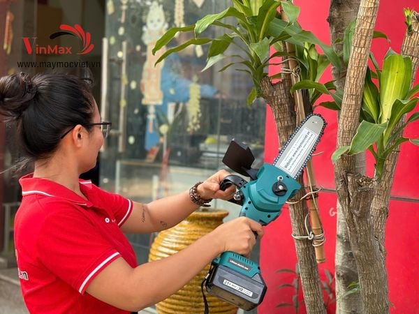 Máy cưa xích dùng pin 21V Turbo TBC21