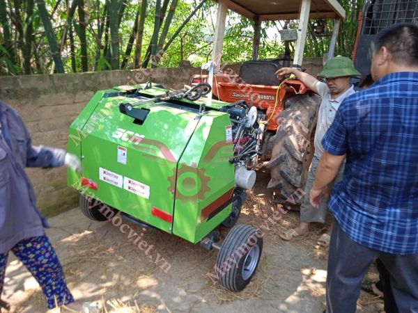 Máy cuộn rơm SCM-850 gắn cho máy cày