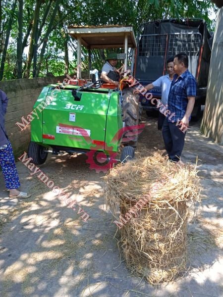 Máy cuộn rơm SCM-850 gắn cho máy cày