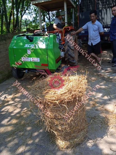 Máy cuộn rơm SCM-850 gắn cho máy cày