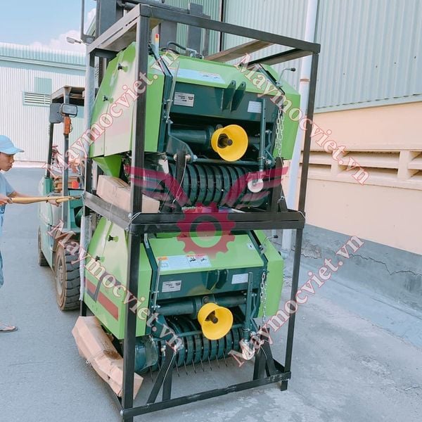 Máy cuộn rơm SCM-850 gắn cho máy cày