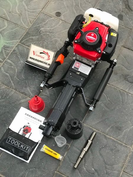 Máy đóng cọc cầm tay 4 thì Kawasaki KW680