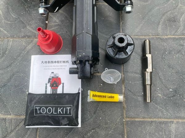 Máy đóng cọc cầm tay 4 thì Kawasaki KW680