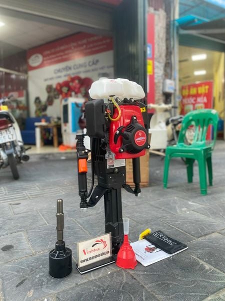 Máy đóng cọc cầm tay 4 thì Kawasaki KW680