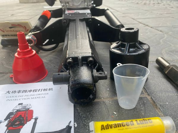 Máy đóng cọc cầm tay 4 thì Kawasaki KW680