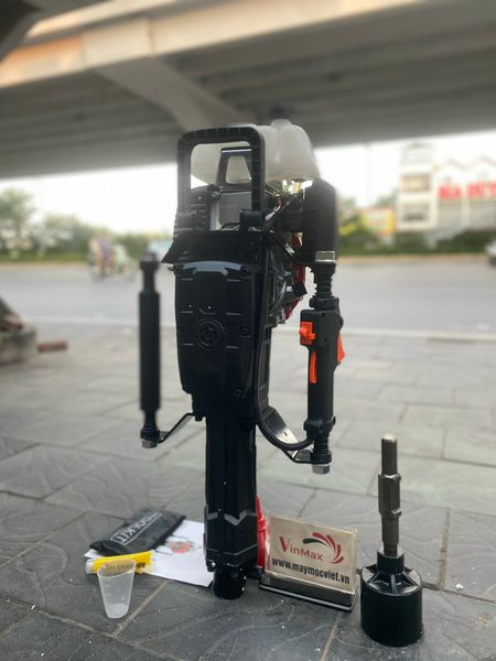 Máy đóng cọc cầm tay 4 thì Kawasaki KW680