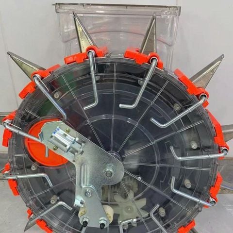 Máy gieo hạt, trỉa bắp có thể thay đổi số mỏ Turbo TBG512