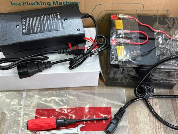 Máy hái chè dùng pin lithium 24V Himura 26 răng H26