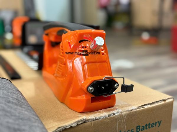 Máy hái chè dùng pin lithium 24V Himura 26 răng H26