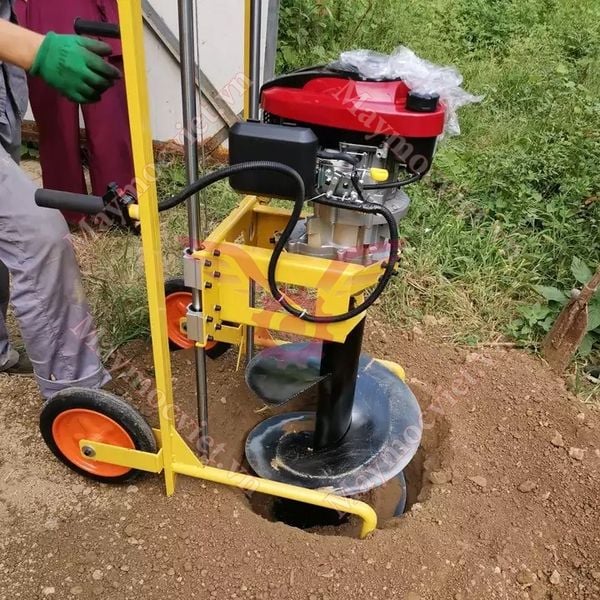 Máy khoan đất Kawasaki 7HP-KD có khung giá đỡ