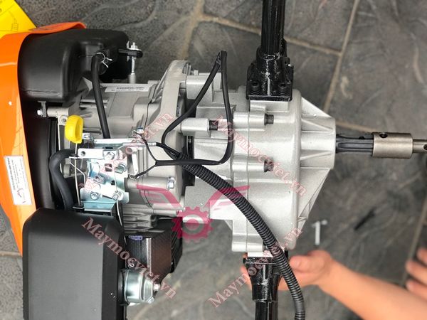 Máy khoan đất trồng cây Kawasaki  KD7HP ( mũi khoan 1.2m)