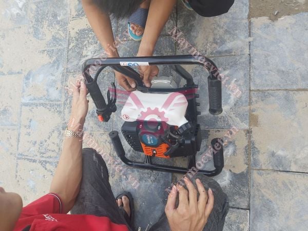 Máy khoan đất RHINO 720 công suất 2kw