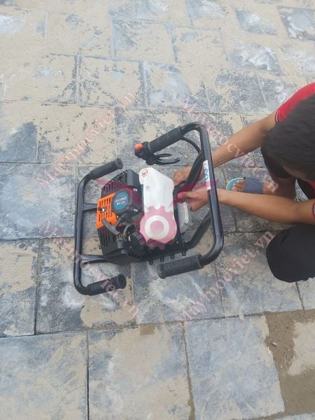 Máy khoan đất RHINO 720 công suất 2kw