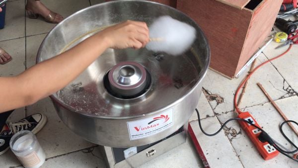 Máy làm kẹo bông chạy điện Turbo TBB52