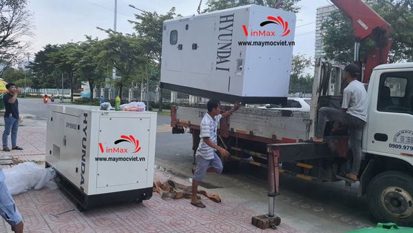 Máy phát điện 60KVA/48KW 3 pha công nghiệp chạy dầu Hyundai DHY65KSE