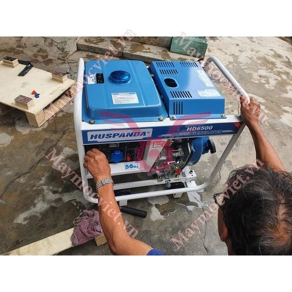 Máy phát điện chạy dầu 5Kw Huspanda HD6500 đề nổ