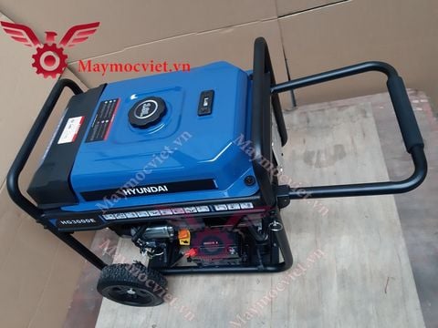 Máy phát điện gia đình Hyundai HG3000E có bánh xe di chuyển đề nổ
